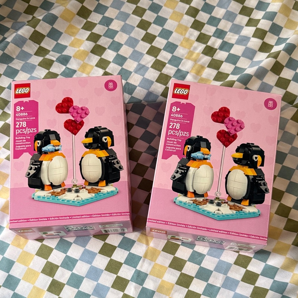 1 LEGO Penguin Set with Heart Balloons